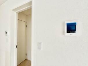 ■■カラーTVモニターホン■■外出中も来訪者をカラー画面と音声でしっかり録画します。在宅時にも鮮明なモニターでしっかり相手を確認できます!防犯のスタート、安心の一歩は玄関からですね。 その他内観