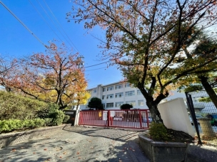 【中学校】福岡市立筑紫丘中学校 870m 周辺環境