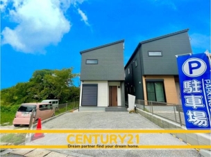 ■現地写真■
閑静な住宅街に誕生した新築戸建て!
落ち着いた住環境で、子育て世帯にも安心。静かで長く安心して暮らしやすい住環境です。 春日市白水ケ丘2丁目 1号棟 全2棟 外観