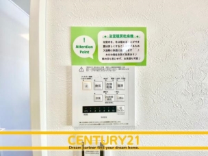 ■■浴室乾燥機■■浴室は湿気が多く結露が発生しやすい場所。換気・乾燥機能によって、湿気を抑え、カビや結露の発生も少なくなり、掃除の手間を省くこともできるでしょう。 同仕様写真(内観)