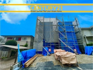 ■現地写真■
閑静な住宅街!
落ち着いた住環境で、子育て世帯にも安心。静かで長く安心して暮らしやすい住環境です。 春日市春日4丁目1期 1号棟 全2棟 外観