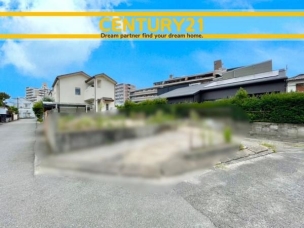 ■現地写真■
閑静な住宅街に誕生した新築戸建て!
落ち着いた住環境で、子育て世帯にも安心。静かで長く安心して暮らしやすい住環境です。 春日市桜ケ丘5丁目1期 全1棟 外観