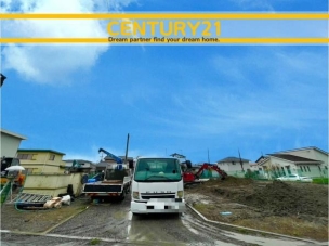 ■■駐車場■■
ファミリーカーの需要が多い中、駐車場も確保いたしました。マンションとは違う敷地内駐車。ご主人様のお車のお手入れにも気合が入りますね。 駐車場