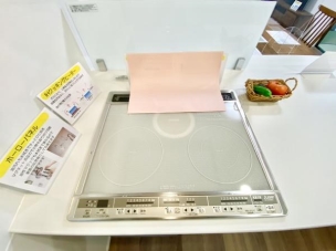 ■■IHクッキングヒーター■■
ママの家事におお助かりなIHコンロ!お掃除が楽々! 同仕様写真(内観)