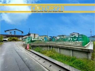 ■現地写真■
閑静な住宅街に誕生した新築戸建て!
落ち着いた住環境で、子育て世帯にも安心。静かで長く安心して暮らしやすい住環境です。 佐賀市鍋島町森田 1号棟 全4棟 外観