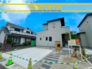 ■■駐車場■■
ファミリーカーの需要が多い中、駐車場も確保いたしました。マンションとは違う敷地内駐車。ご主人様のお車のお手入れにも気合が入りますね。 駐車場