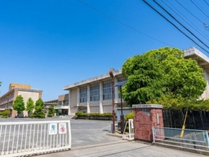 【中学校】佐賀市立鍋島中学校 2555m 周辺環境
