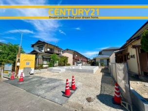 ■■駐車場■■
ファミリーカーの需要が多い中、駐車場も確保いたしました。マンションとは違う敷地内駐車。ご主人様のお車のお手入れにも気合が入りますね。 駐車場