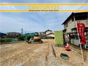■現地写真■
閑静な住宅街に誕生した新築戸建て!
落ち着いた住環境で、子育て世帯にも安心。静かで長く安心して暮らしやすい住環境です。 春日市紅葉ケ丘西7丁目1期 2号棟 全2棟 外観