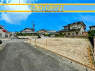 ■現地写真■
閑静な住宅街に誕生した新築戸建て!
落ち着いた住環境で、子育て世帯にも安心。静かで長く安心して暮らしやすい住環境です。 早良区飯倉7丁目9期 1号棟 全2棟 外観