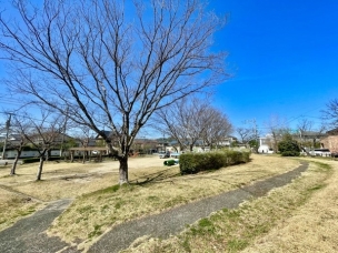 【公園】長住東公園 693m 周辺環境