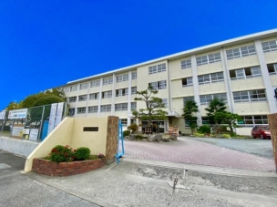 【中学校】福岡市立長尾中学校 1105m・福岡市立長尾中学校 周辺環境