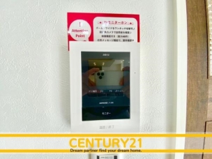 ■■カラーTVモニターホン■■外出中も来訪者をカラー画面と音声でしっかり録画します。在宅時にも鮮明なモニターでしっかり相手を確認できます!防犯のスタート、安心の一歩は玄関からですね。 同仕様写真(内観)