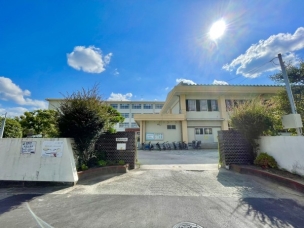 【小学校】福岡市立老司小学校 372m 周辺環境