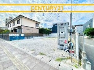 ■■駐車場■■
ファミリーカーの需要が多い中、駐車場も確保いたしました。マンションとは違う敷地内駐車。ご主人様のお車のお手入れにも気合が入りますね。 駐車場