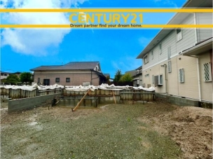 ■現地写真■
閑静な住宅街!
落ち着いた住環境で、子育て世帯にも安心。静かで長く安心して暮らしやすい住環境です。 佐賀市若宮1丁目第9 3号棟 全3棟 外観