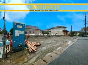 ■■駐車場■■
ファミリーカーの需要が多い中、駐車場も確保いたしました。マンションとは違う敷地内駐車。ご主人様のお車のお手入れにも気合が入りますね。 駐車場