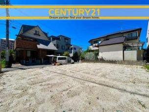 ■現地写真■
閑静な住宅街に誕生した新築戸建て!
落ち着いた住環境で、子育て世帯にも安心。静かで長く安心して暮らしやすい住環境です。 早良区原1丁目1期 全1棟 外観