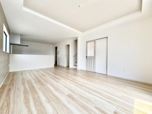 ■その他内観■
写真では伝わりきらない素敵な住空間。
実際に見ると印象がより伝わります。
即日見学やご内覧予約、その他ご相談など見るだけ聞くだけでもOK! リビング