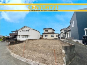 ■■駐車場■■
ファミリーカーの需要が多い中、駐車場も確保いたしました。マンションとは違う敷地内駐車。ご主人様のお車のお手入れにも気合が入りますね。 駐車場