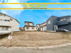 ■現地写真■
閑静な住宅街に誕生した新築戸建て!
落ち着いた住環境で、子育て世帯にも安心。静かで長く安心して暮らしやすい住環境です。 粕屋町花ケ浦4丁目2期 全1棟 外観
