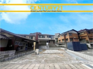 ■現地写真■
閑静な住宅街に誕生した新築戸建て!
落ち着いた住環境で、子育て世帯にも安心。静かで長く安心して暮らしやすい住環境です。 北九州市小倉北区井堀2丁目第二 全1棟 外観