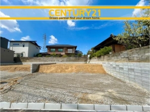 ■現地写真■
閑静な住宅街に誕生した新築戸建て!
落ち着いた住環境で、子育て世帯にも安心。静かで長く安心して暮らしやすい住環境です。 北九州市八幡西区中の原1丁目1期 1号棟 全2棟 外観