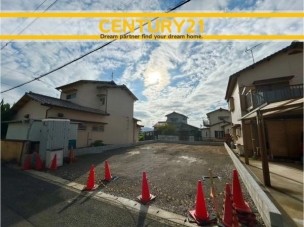 ■■駐車場■■
ファミリーカーの需要が多い中、駐車場も確保いたしました。マンションとは違う敷地内駐車。ご主人様のお車のお手入れにも気合が入りますね。 駐車場