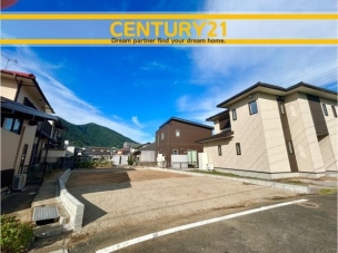 ■■駐車場■■
ファミリーカーの需要が多い中、駐車場も確保いたしました。マンションとは違う敷地内駐車。ご主人様のお車のお手入れにも気合が入りますね。 駐車場