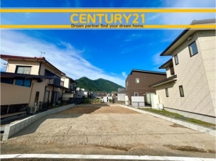 ■現地写真■
閑静な住宅街に誕生した新築戸建て!
落ち着いた住環境で、子育て世帯にも安心。静かで長く安心して暮らしやすい住環境です。 北九州市小倉南区湯川新町2丁目4期 全1棟 外観