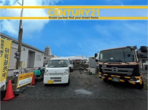 ■現地写真■
閑静な住宅街に誕生した新築戸建て!
落ち着いた住環境で、子育て世帯にも安心。静かで長く安心して暮らしやすい住環境です。 飯塚市堀池 2号棟 全2棟 外観
