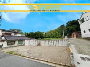 ■■駐車場■■
ファミリーカーの需要が多い中、駐車場も確保いたしました。マンションとは違う敷地内駐車。ご主人様のお車のお手入れにも気合が入りますね。 駐車場