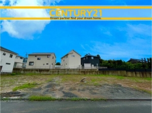 ■■駐車場■■
ファミリーカーの需要が多い中、駐車場も確保いたしました。マンションとは違う敷地内駐車。ご主人様のお車のお手入れにも気合が入りますね。 駐車場