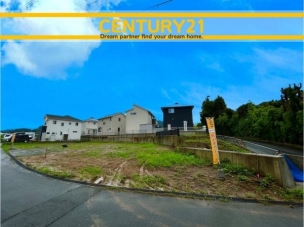 ■現地写真■
閑静な住宅街に誕生した新築戸建て!
落ち着いた住環境で、子育て世帯にも安心。静かで長く安心して暮らしやすい住環境です。 北九州市八幡西区馬場山西2期 3号棟 全3棟 外観