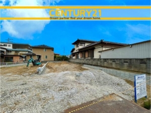 ■現地写真■
閑静な住宅街に誕生した新築戸建て!
落ち着いた住環境で、子育て世帯にも安心。静かで長く安心して暮らしやすい住環境です。 北九州市八幡西区竹末2丁目3期 2号棟 全2棟 外観