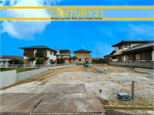 ■現地写真■
閑静な住宅街に誕生した新築戸建て!
落ち着いた住環境で、子育て世帯にも安心。静かで長く安心して暮らしやすい住環境です。 北九州市八幡西区竹末2丁目3期 1号棟 全2棟 外観