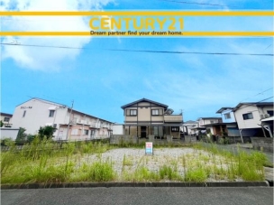 ■現地写真■
閑静な住宅街に誕生した新築戸建て!
落ち着いた住環境で、子育て世帯にも安心。静かで長く安心して暮らしやすい住環境です。 北九州市小倉南区朽網東2丁目3期 全1棟 外観