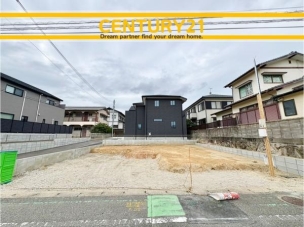 ■■駐車場■■
ファミリーカーの需要が多い中、駐車場も確保いたしました。マンションとは違う敷地内駐車。ご主人様のお車のお手入れにも気合が入りますね。 駐車場