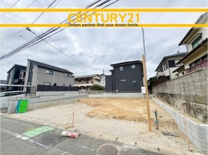■現地写真■
閑静な住宅街に誕生した新築戸建て!
落ち着いた住環境で、子育て世帯にも安心。静かで長く安心して暮らしやすい住環境です。 東区若宮4丁目6期 全1棟 外観