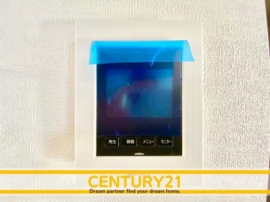 ■■カラーTVモニターホン■■外出中も来訪者をカラー画面と音声でしっかり録画します。在宅時にも鮮明なモニターでしっかり相手を確認できます!防犯のスタート、安心の一歩は玄関からですね。 同仕様写真(内観)