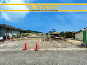 ■■駐車場■■
ファミリーカーの需要が多い中、駐車場も確保いたしました。マンションとは違う敷地内駐車。ご主人様のお車のお手入れにも気合が入りますね。 駐車場