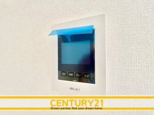 ■■カラーTVモニターホン■■外出中も来訪者をカラー画面と音声でしっかり録画します。在宅時にも鮮明なモニターでしっかり相手を確認できます!防犯のスタート、安心の一歩は玄関からですね。 同仕様写真(内観)