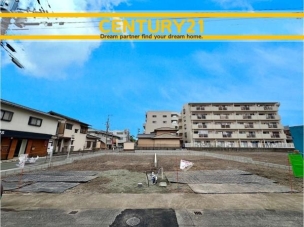 ■■駐車場■■
ファミリーカーの需要が多い中、駐車場も確保いたしました。マンションとは違う敷地内駐車。ご主人様のお車のお手入れにも気合が入りますね。 駐車場