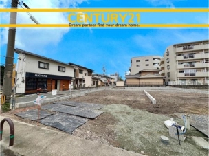 ■現地写真■
閑静な住宅街に誕生した新築戸建て!
落ち着いた住環境で、子育て世帯にも安心。静かで長く安心して暮らしやすい住環境です。 志免町志免4丁目9期 2号棟 全6棟 外観