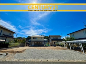 ■現地写真■
閑静な住宅街に誕生した新築戸建て!
落ち着いた住環境で、子育て世帯にも安心。静かで長く安心して暮らしやすい住環境です。 北九州市八幡西区船越2丁目3期 全1棟 外観