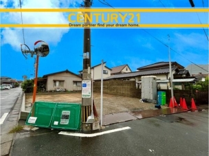 ■■駐車場■■
ファミリーカーの需要が多い中、駐車場も確保いたしました。マンションとは違う敷地内駐車。ご主人様のお車のお手入れにも気合が入りますね。 駐車場