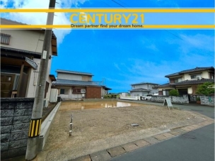 ■■駐車場■■
ファミリーカーの需要が多い中、駐車場も確保いたしました。マンションとは違う敷地内駐車。ご主人様のお車のお手入れにも気合が入りますね。 駐車場