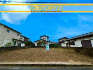 ■現地写真■
閑静な住宅街に誕生した新築戸建て!
落ち着いた住環境で、子育て世帯にも安心。静かで長く安心して暮らしやすい住環境です。 遠賀町広渡1丁目1期 全1棟 外観