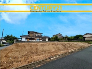 ■■駐車場■■
ファミリーカーの需要が多い中、駐車場も確保いたしました。マンションとは違う敷地内駐車。ご主人様のお車のお手入れにも気合が入りますね。 駐車場
