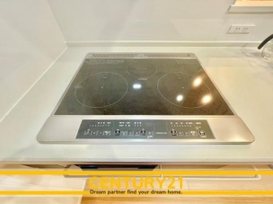 ■■IHクッキングヒーター■■
ママの家事におお助かりな3連IHコンロ!お掃除が楽々! 同仕様写真(キッチン)